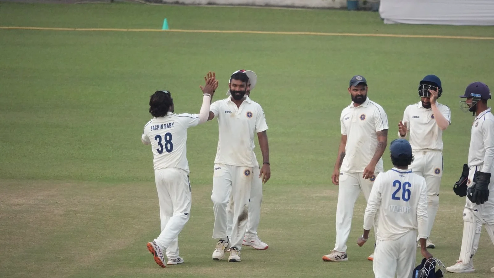 രഞ്ജി ട്രോഫിയിൽ കേരളത്തിനെതിരെ ജാർഖണ്ഡിന് കൂറ്റൻ സ്കോർ, വിരാട് സിങ്ങിനും ആദിത്യ സിങ്ങിനും സെഞ്ച്വറി